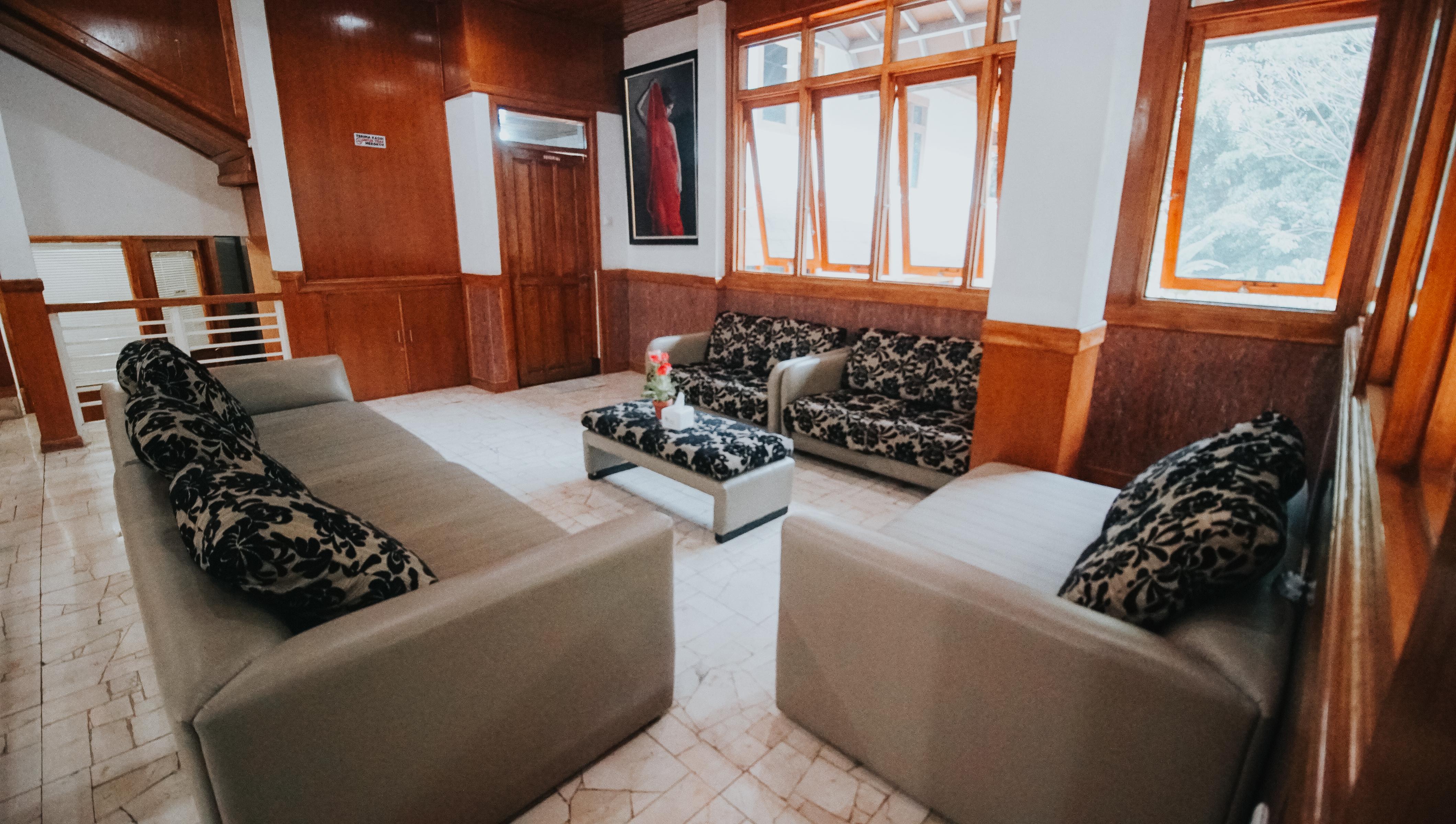 Oyo 1209 Tirtasari Nice Guesthouse Bandung Ngoại thất bức ảnh